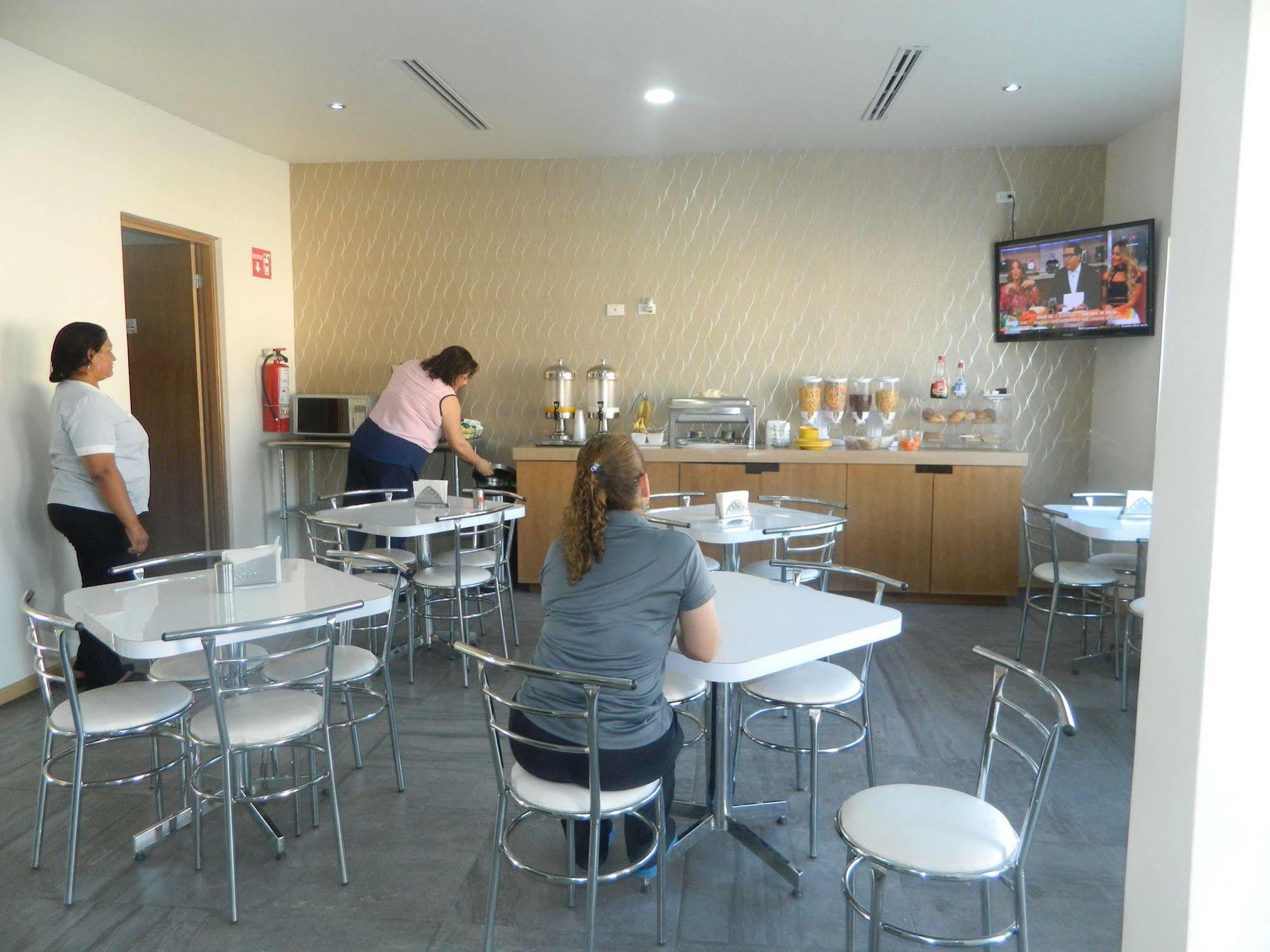 Capital Hotel มอนโกลวา ภายนอก รูปภาพ