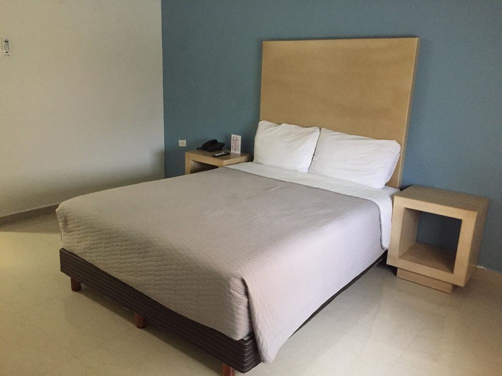 Capital Hotel มอนโกลวา ภายนอก รูปภาพ